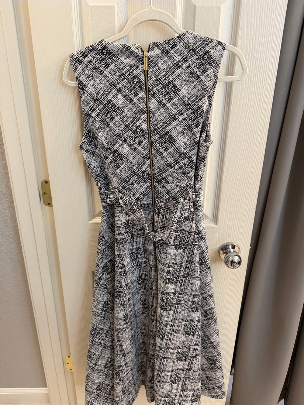 Calvin Klein Black and White Patterned Sleeveless Midi Dress - Picture 9 of 13